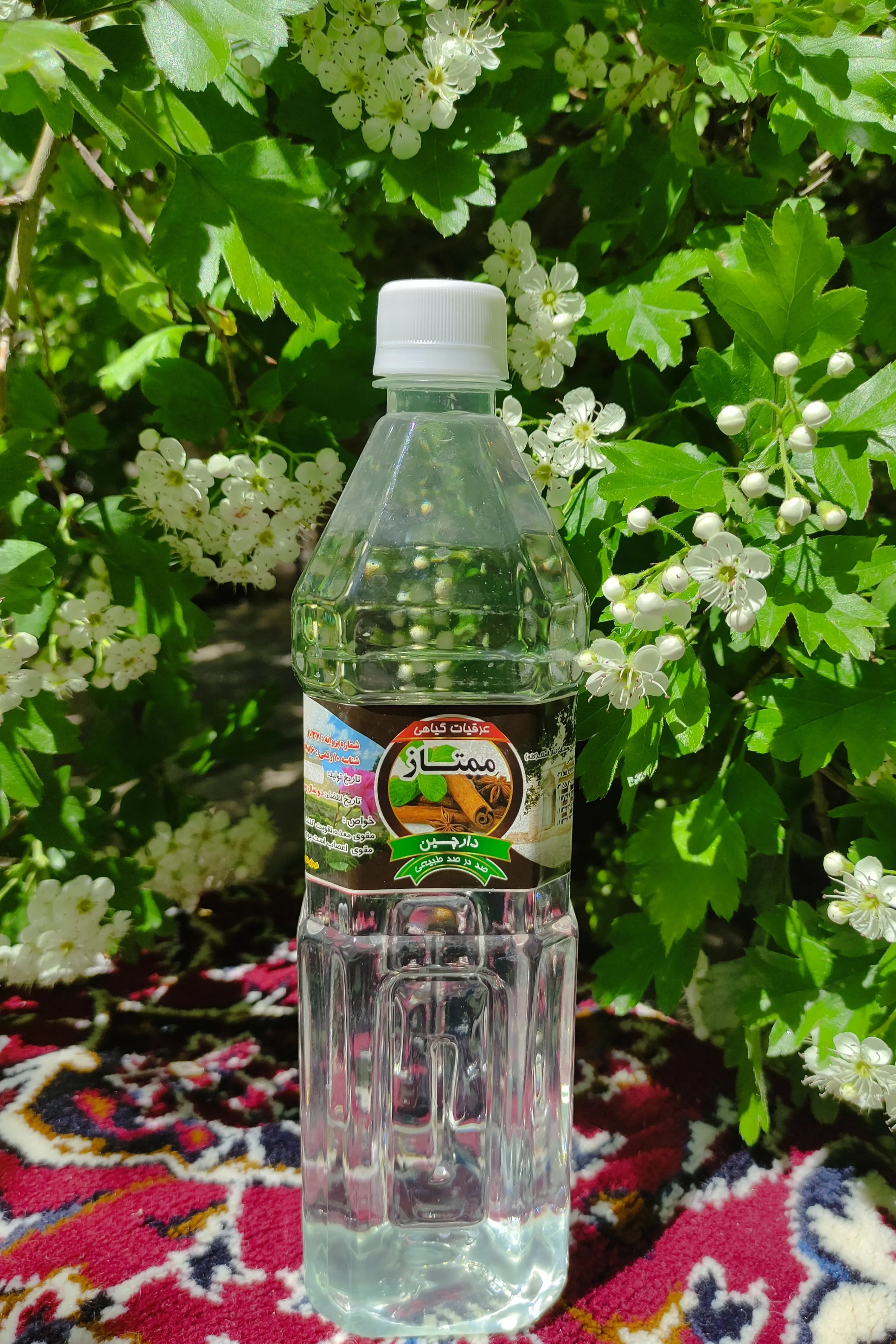 عرق دارچین ممتاز، محصولی خوش‌عطر و اصیل با پشتوانه ۵۰ سال تجربه در تولید عرقیات گیاهی.